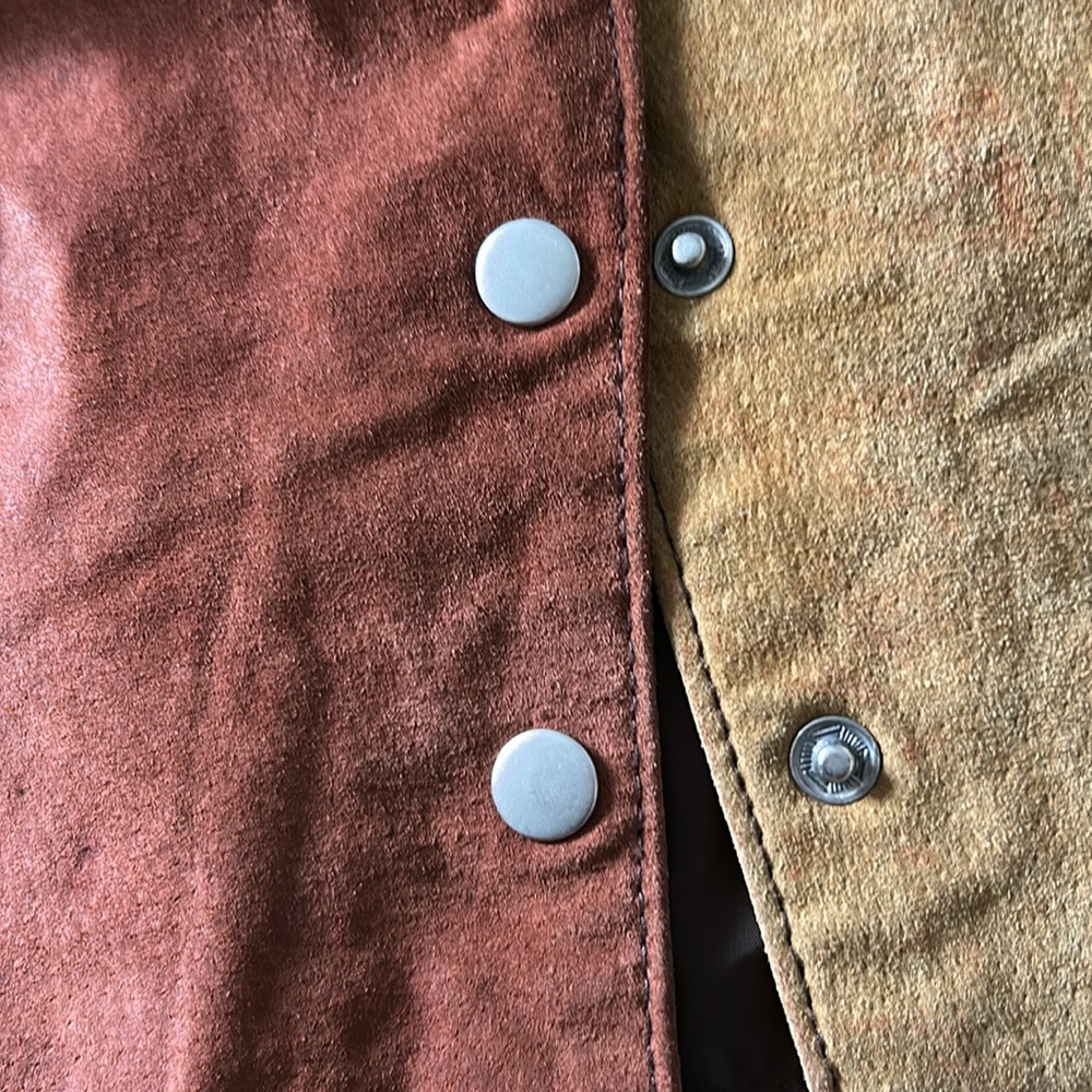 Messi vintage Brown and Gold Suede Vest vintage purchased in Nashville - Picture 3 of 5